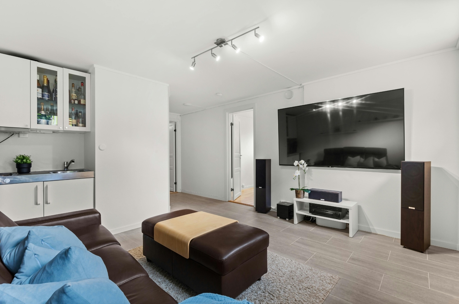 Luxury LED Entertainment Lounge